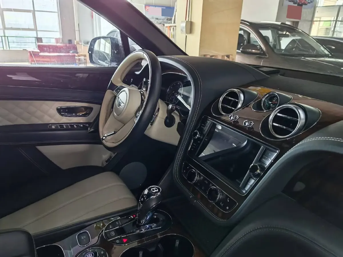 2018 Bentley Bentayga 4.0T 550HP V8 8AT,autocango,china used car exporter,china ev exporter,chinese used car exporter,chinese used ev exporter