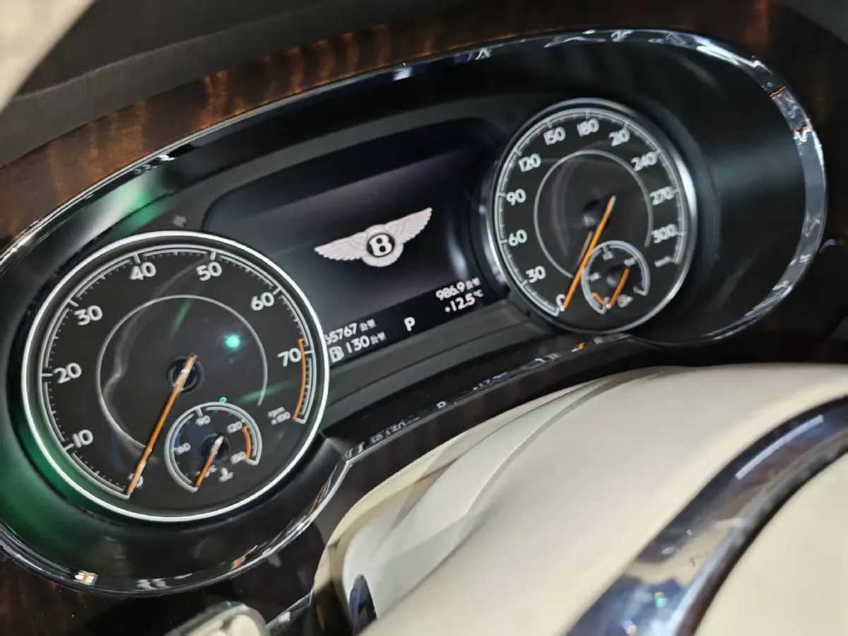 2018 Bentley Bentayga 4.0T 550HP V8 8AT,autocango,china used car exporter,china ev exporter,chinese used car exporter,chinese used ev exporter