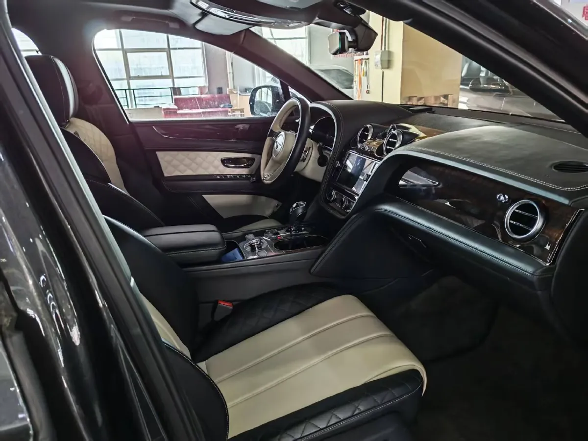 2018 Bentley Bentayga 4.0T 550HP V8 8AT,autocango,china used car exporter,china ev exporter,chinese used car exporter,chinese used ev exporter