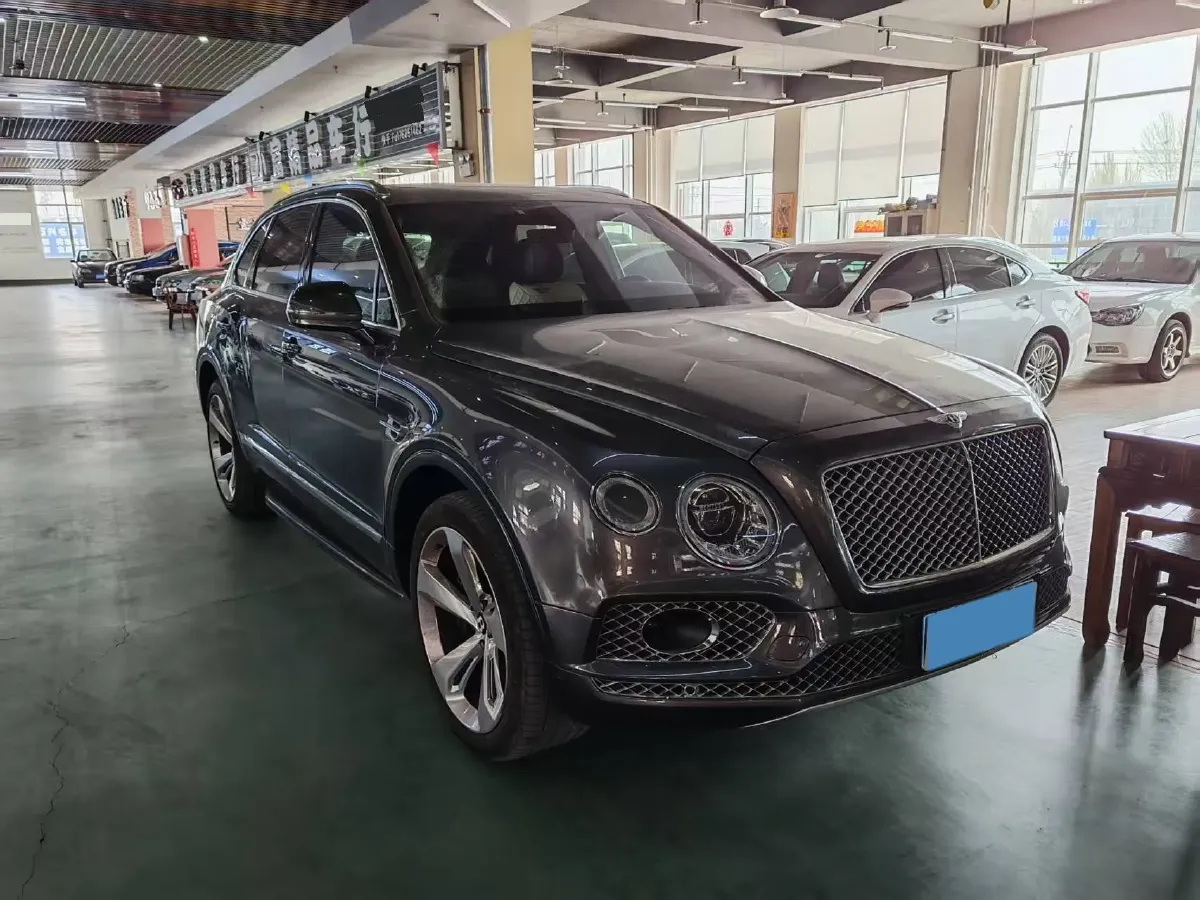 2018 Bentley Bentayga 4.0T 550HP V8 8AT,autocango,china used car exporter,china ev exporter,chinese used car exporter,chinese used ev exporter