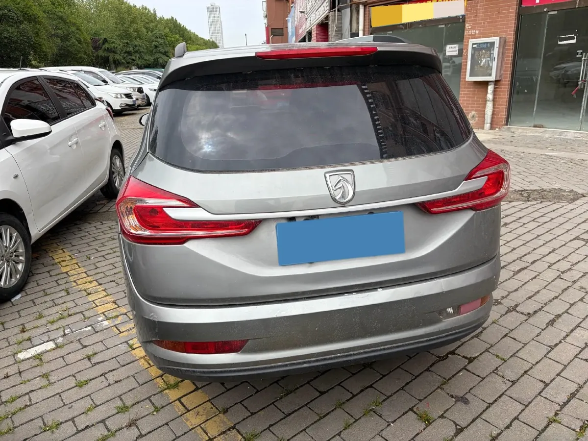 2017 BaoJun 310W 1.5L 112HP L4 6MT,autocango,china used car exporter,china ev exporter,chinese used car exporter,chinese used ev exporter