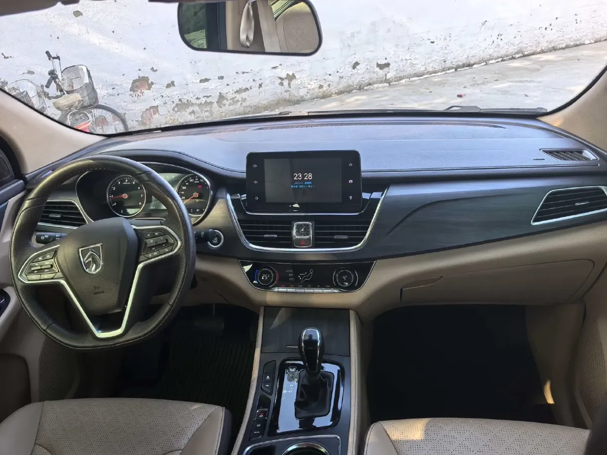 2017 BaoJun 730 1.8L 137HP L4 5AMT,autocango,china used car exporter,china ev exporter,chinese used car exporter,chinese used ev exporter