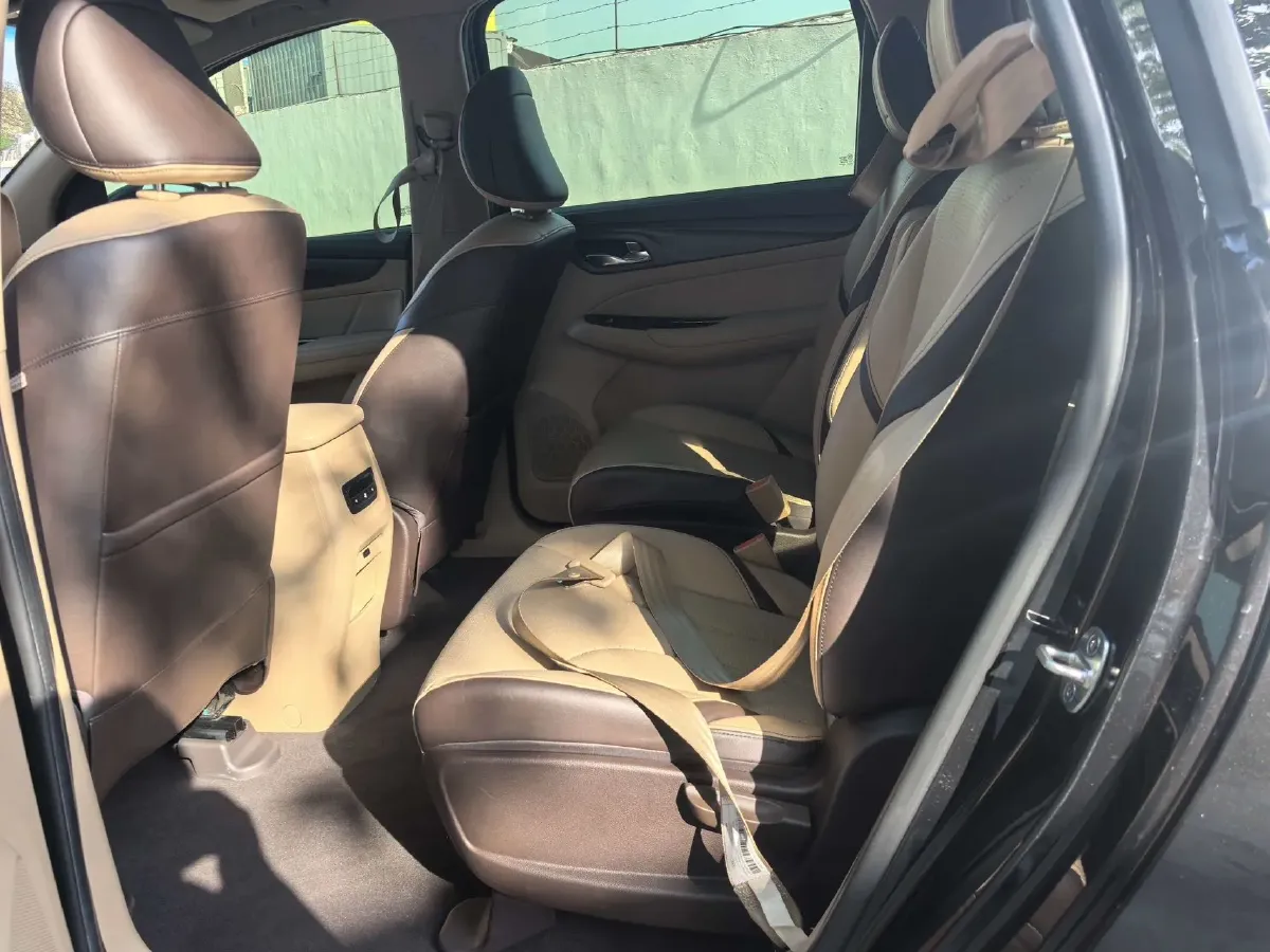 2017 BaoJun 730 1.8L 137HP L4 5AMT,autocango,china used car exporter,china ev exporter,chinese used car exporter,chinese used ev exporter