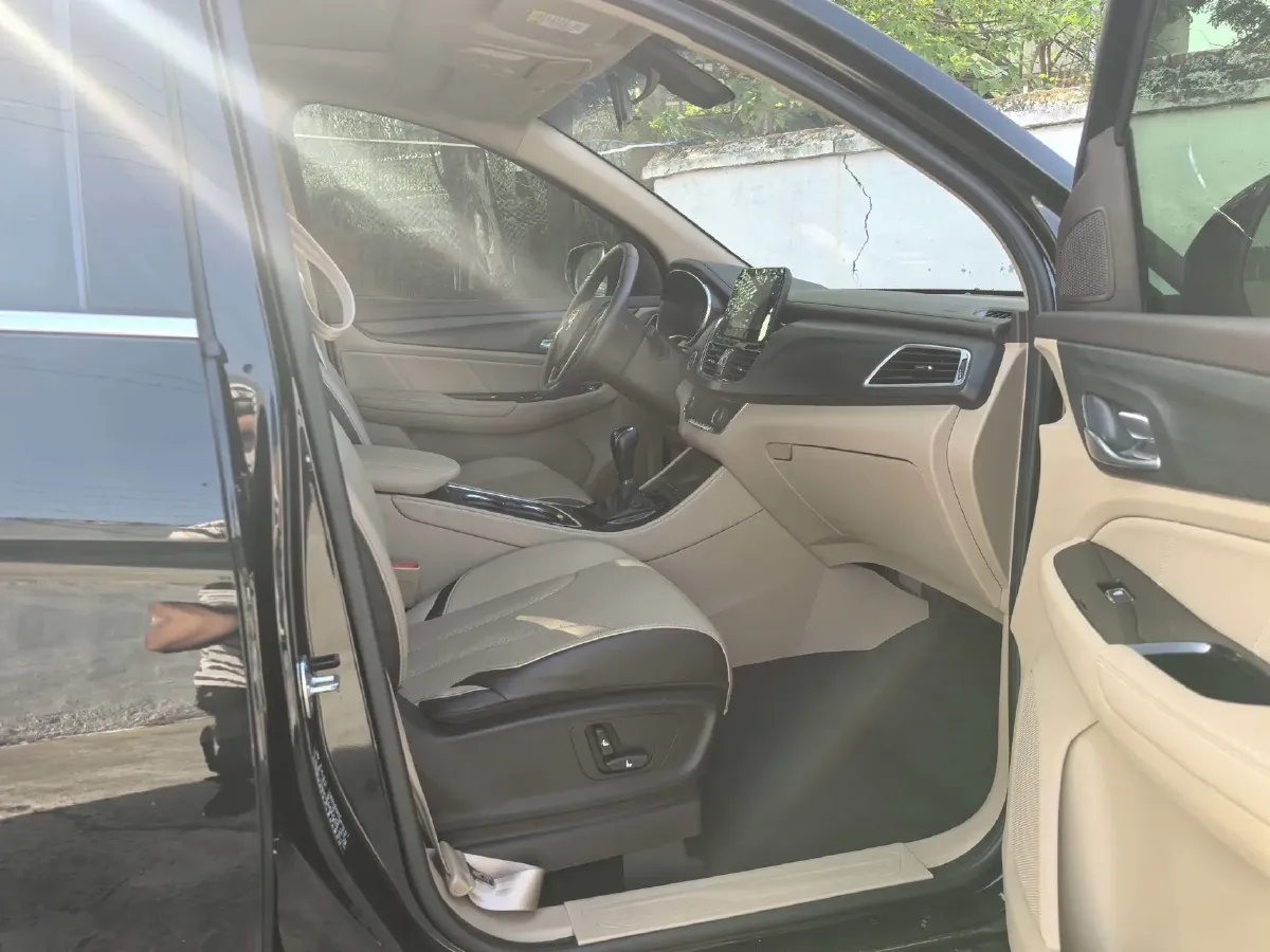 2017 BaoJun 730 1.8L 137HP L4 5AMT,autocango,china used car exporter,china ev exporter,chinese used car exporter,chinese used ev exporter