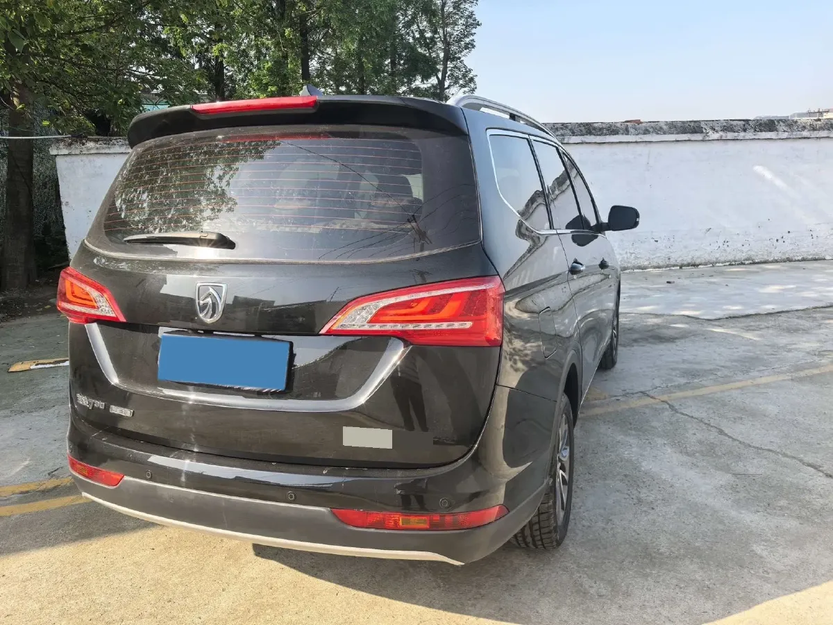 2017 BaoJun 730 1.8L 137HP L4 5AMT,autocango,china used car exporter,china ev exporter,chinese used car exporter,chinese used ev exporter