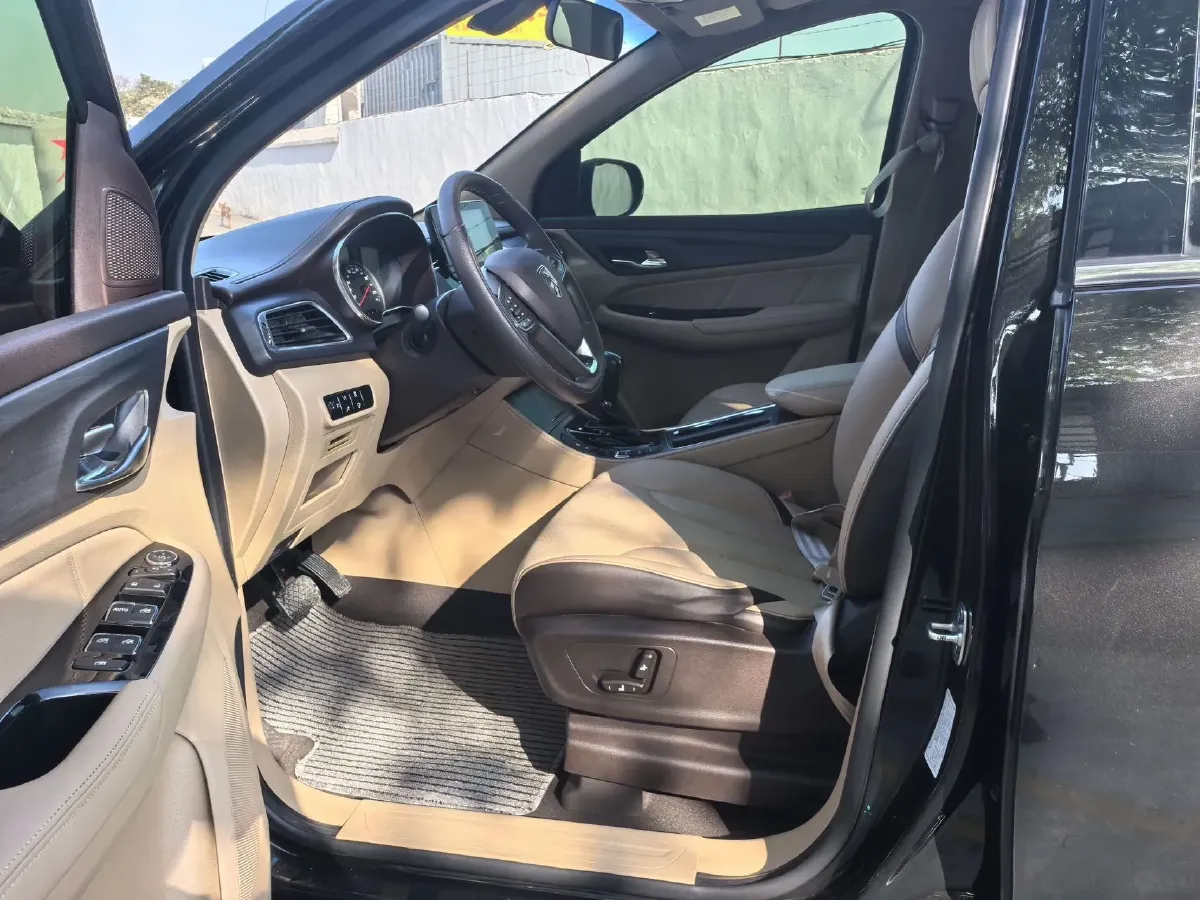 2017 BaoJun 730 1.8L 137HP L4 5AMT,autocango,china used car exporter,china ev exporter,chinese used car exporter,chinese used ev exporter