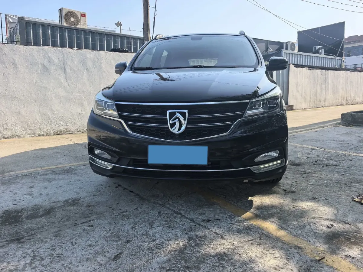 2017 BaoJun 730 1.8L 137HP L4 5AMT,autocango,china used car exporter,china ev exporter,chinese used car exporter,chinese used ev exporter