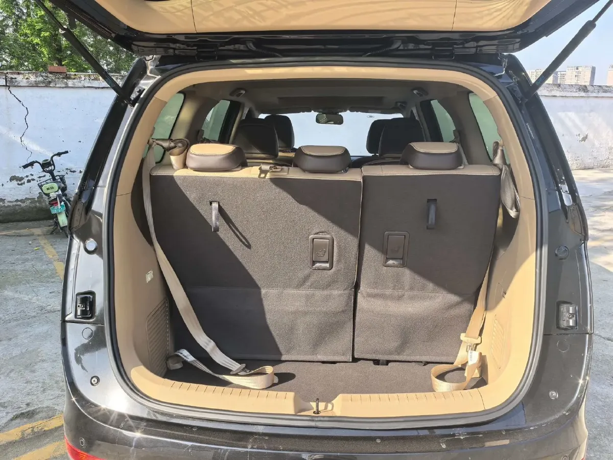 2017 BaoJun 730 1.8L 137HP L4 5AMT,autocango,china used car exporter,china ev exporter,chinese used car exporter,chinese used ev exporter