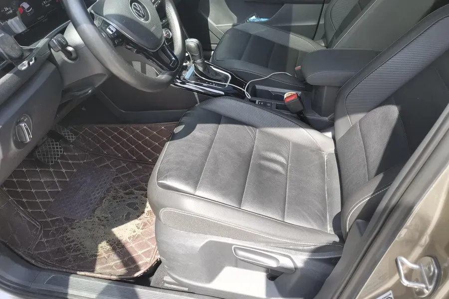 2021 Volkswagen T-Roc 1.4T 150HP L4 7DCT,autocango,china used car exporter,china ev exporter,chinese used car exporter,chinese used ev exporter