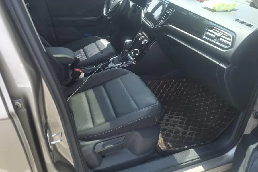 2021 Volkswagen T-Roc 1.4T 150HP L4 7DCT,autocango,china used car exporter,china ev exporter,chinese used car exporter,chinese used ev exporter