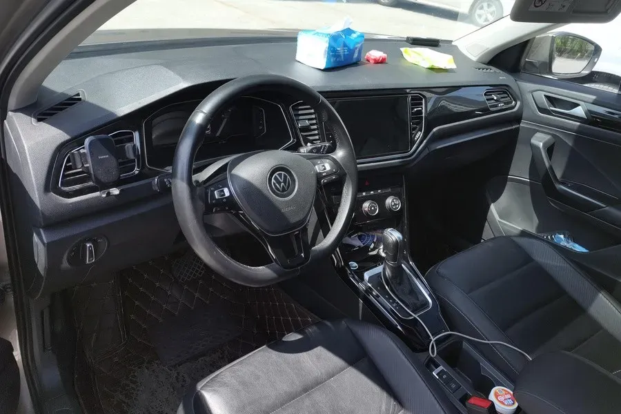 2021 Volkswagen T-Roc 1.4T 150HP L4 7DCT,autocango,china used car exporter,china ev exporter,chinese used car exporter,chinese used ev exporter