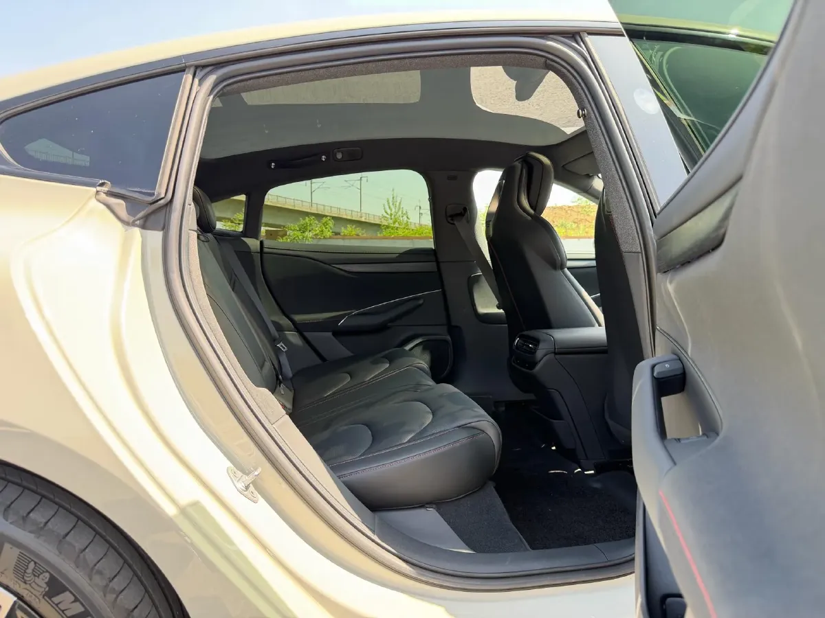 2024 MI SU7 BEV 94.3KWH,autocango,china used car exporter,china ev exporter,chinese used car exporter,chinese used ev exporter