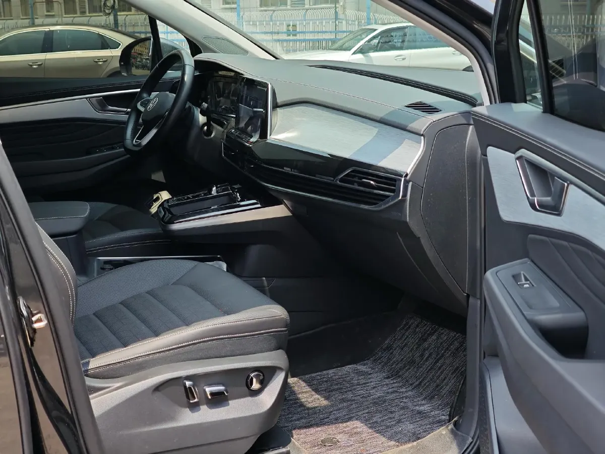 2023 Volkswagen Talagon 2.0T 220HP L4 7DCT,autocango,china used car exporter,china ev exporter,chinese used car exporter,chinese used ev exporter