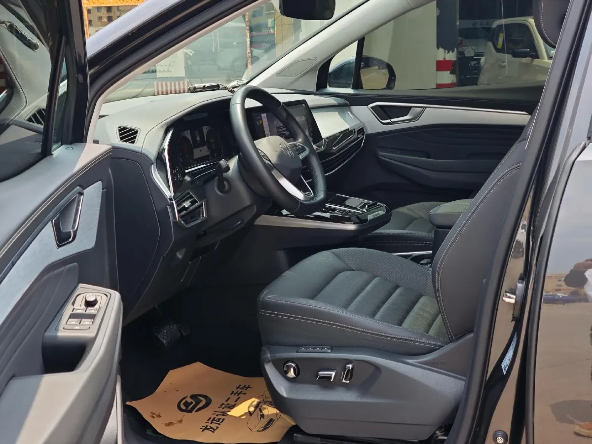 2023 Volkswagen Talagon 2.0T 220HP L4 7DCT,autocango,china used car exporter,china ev exporter,chinese used car exporter,chinese used ev exporter