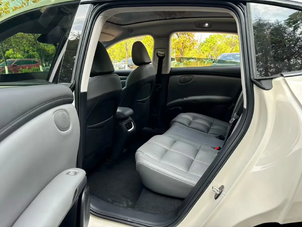 2023 IM LS6 BEV 71KWH,autocango,china used car exporter,china ev exporter,chinese used car exporter,chinese used ev exporter