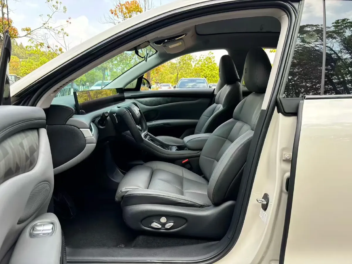 2023 IM LS6 BEV 71KWH,autocango,china used car exporter,china ev exporter,chinese used car exporter,chinese used ev exporter