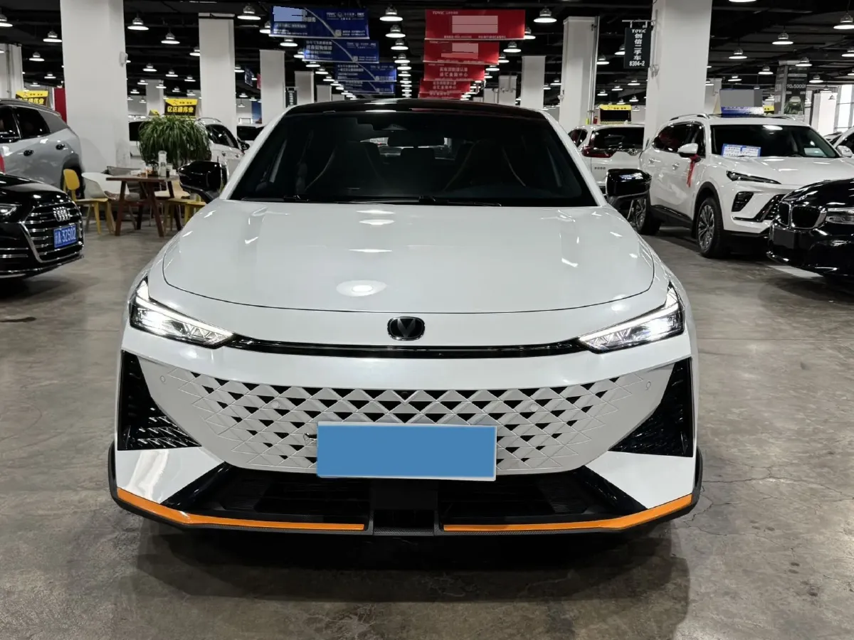 2025 ChangAn UNI-V 1.5T 192HP L4 7DCT,autocango,china used car exporter,china ev exporter,chinese used car exporter,chinese used ev exporter