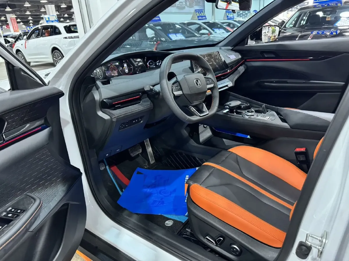 2025 ChangAn UNI-V 1.5T 192HP L4 7DCT,autocango,china used car exporter,china ev exporter,chinese used car exporter,chinese used ev exporter