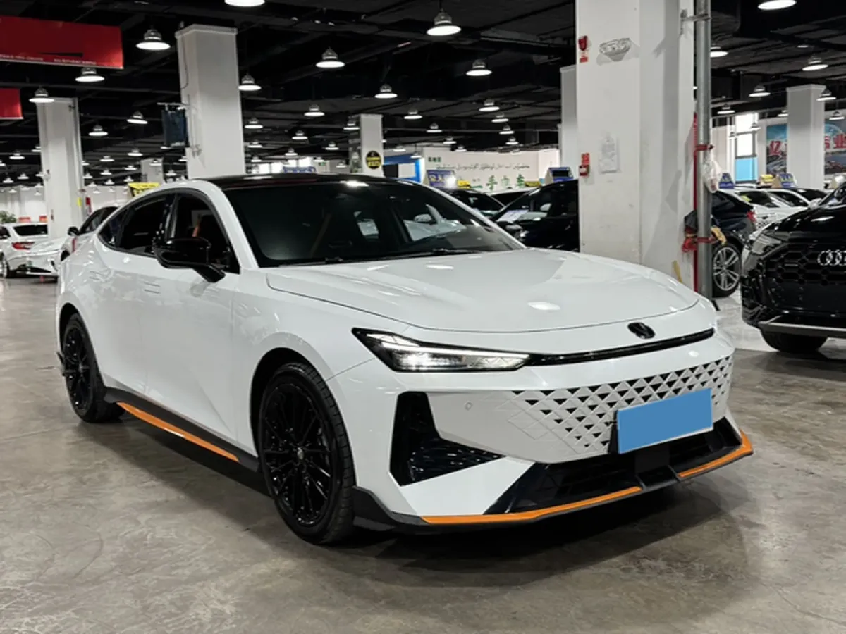 2025 ChangAn UNI-V 1.5T 192HP L4 7DCT,autocango,china used car exporter,china ev exporter,chinese used car exporter,chinese used ev exporter