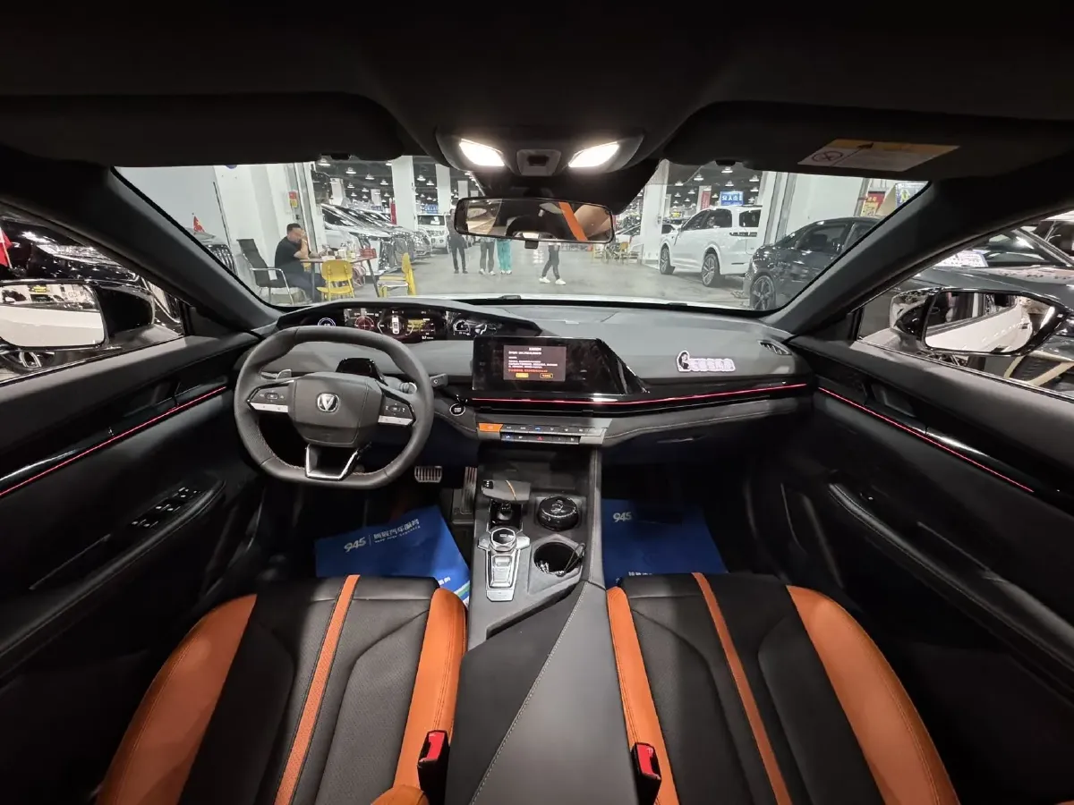 2025 ChangAn UNI-V 1.5T 192HP L4 7DCT,autocango,china used car exporter,china ev exporter,chinese used car exporter,chinese used ev exporter