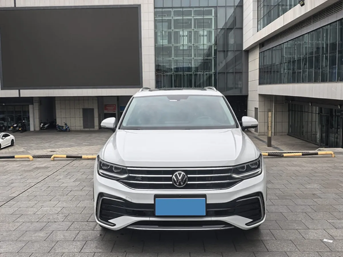 2024 Volkswagen Tiguan L 2.0T 186HP L4 7DCT,autocango,china used car exporter,china ev exporter,chinese used car exporter,chinese used ev exporter