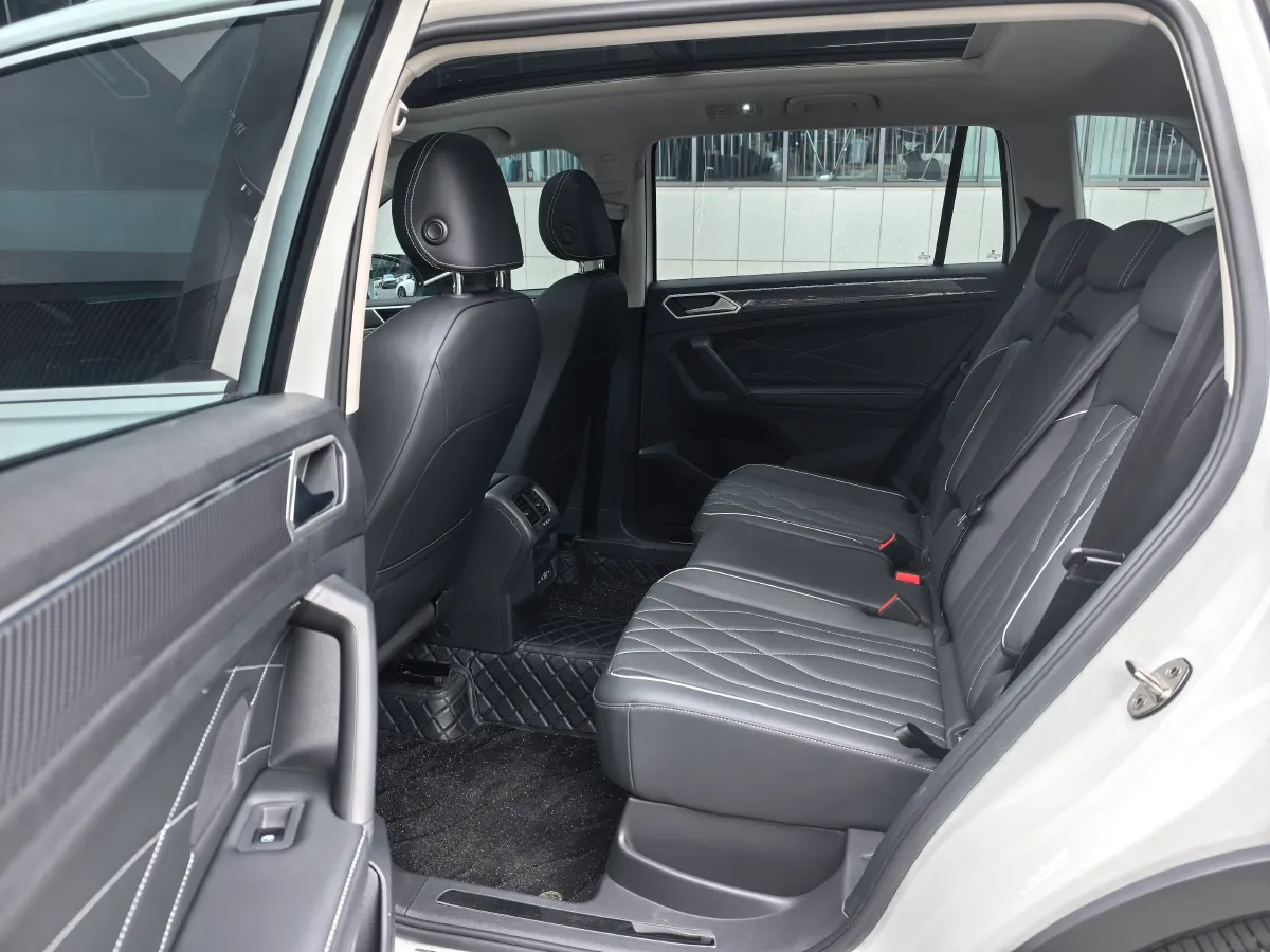 2024 Volkswagen Tiguan L 2.0T 186HP L4 7DCT,autocango,china used car exporter,china ev exporter,chinese used car exporter,chinese used ev exporter