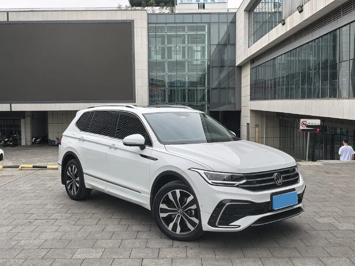2024 Volkswagen Tiguan L 2.0T 186HP L4 7DCT,autocango,china used car exporter,china ev exporter,chinese used car exporter,chinese used ev exporter