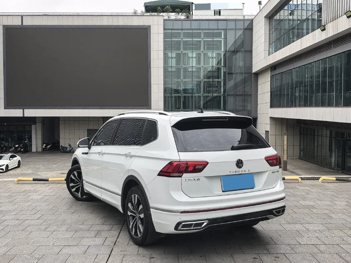 2024 Volkswagen Tiguan L 2.0T 186HP L4 7DCT,autocango,china used car exporter,china ev exporter,chinese used car exporter,chinese used ev exporter