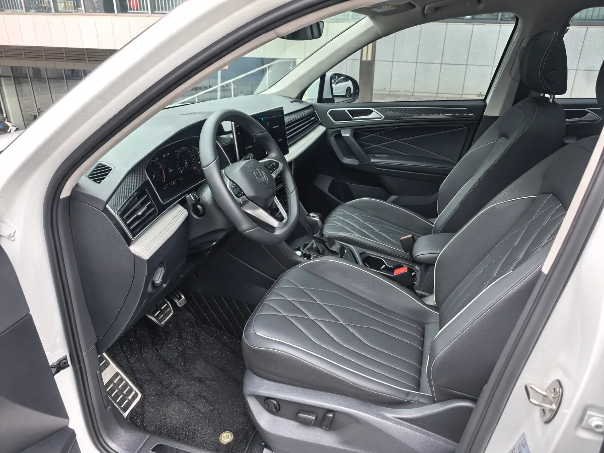 2024 Volkswagen Tiguan L 2.0T 186HP L4 7DCT,autocango,china used car exporter,china ev exporter,chinese used car exporter,chinese used ev exporter