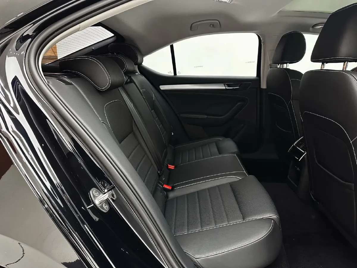 2023 Skoda Superb 1.4T 150HP L4 7DCT,autocango,china used car exporter,china ev exporter,chinese used car exporter,chinese used ev exporter