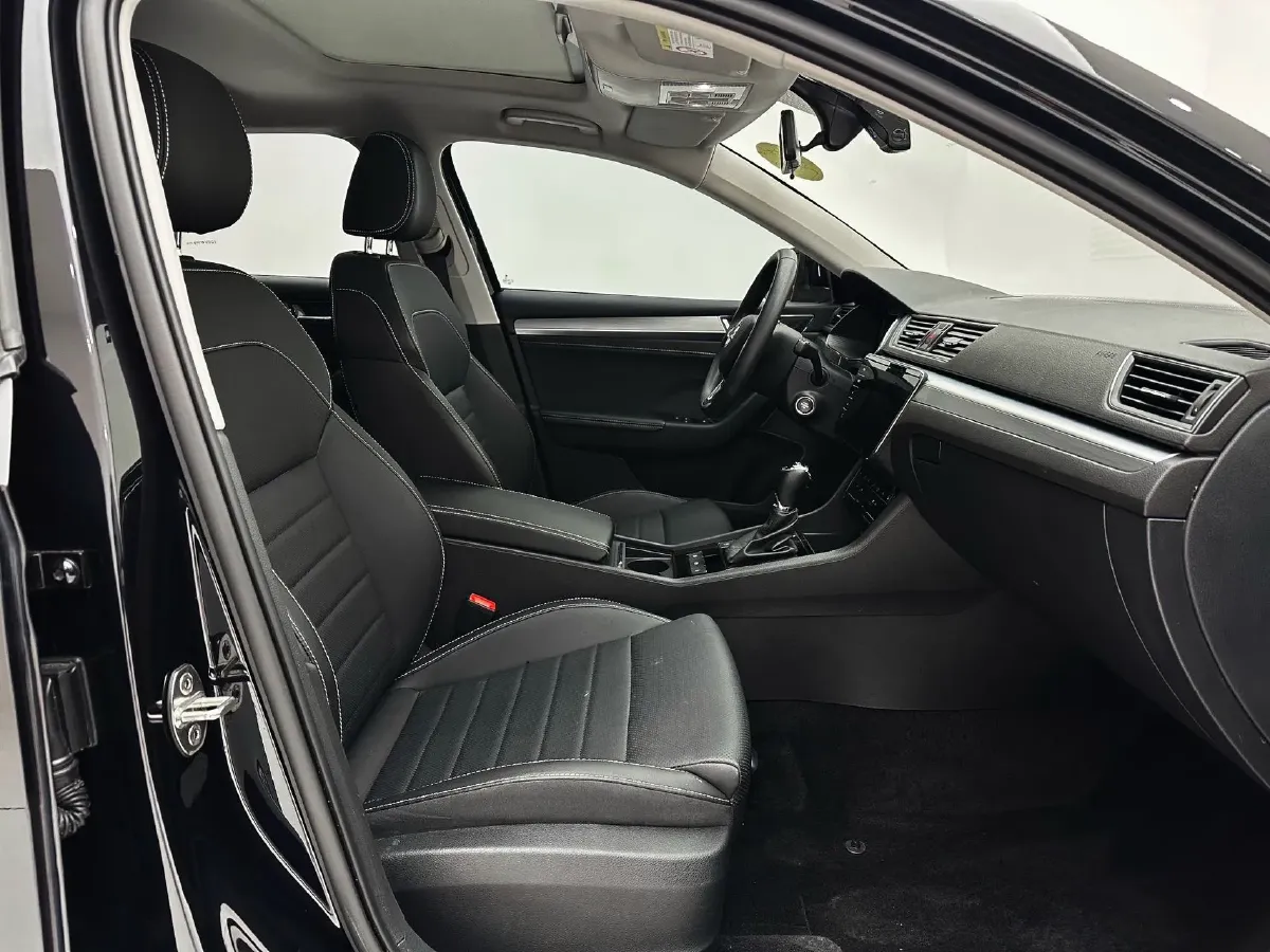 2023 Skoda Superb 1.4T 150HP L4 7DCT,autocango,china used car exporter,china ev exporter,chinese used car exporter,chinese used ev exporter