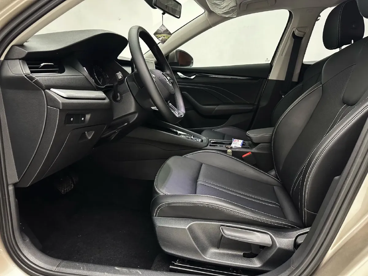 2022 Skoda Octavia 1.4T 150HP L4 7DCT,autocango,china used car exporter,china ev exporter,chinese used car exporter,chinese used ev exporter