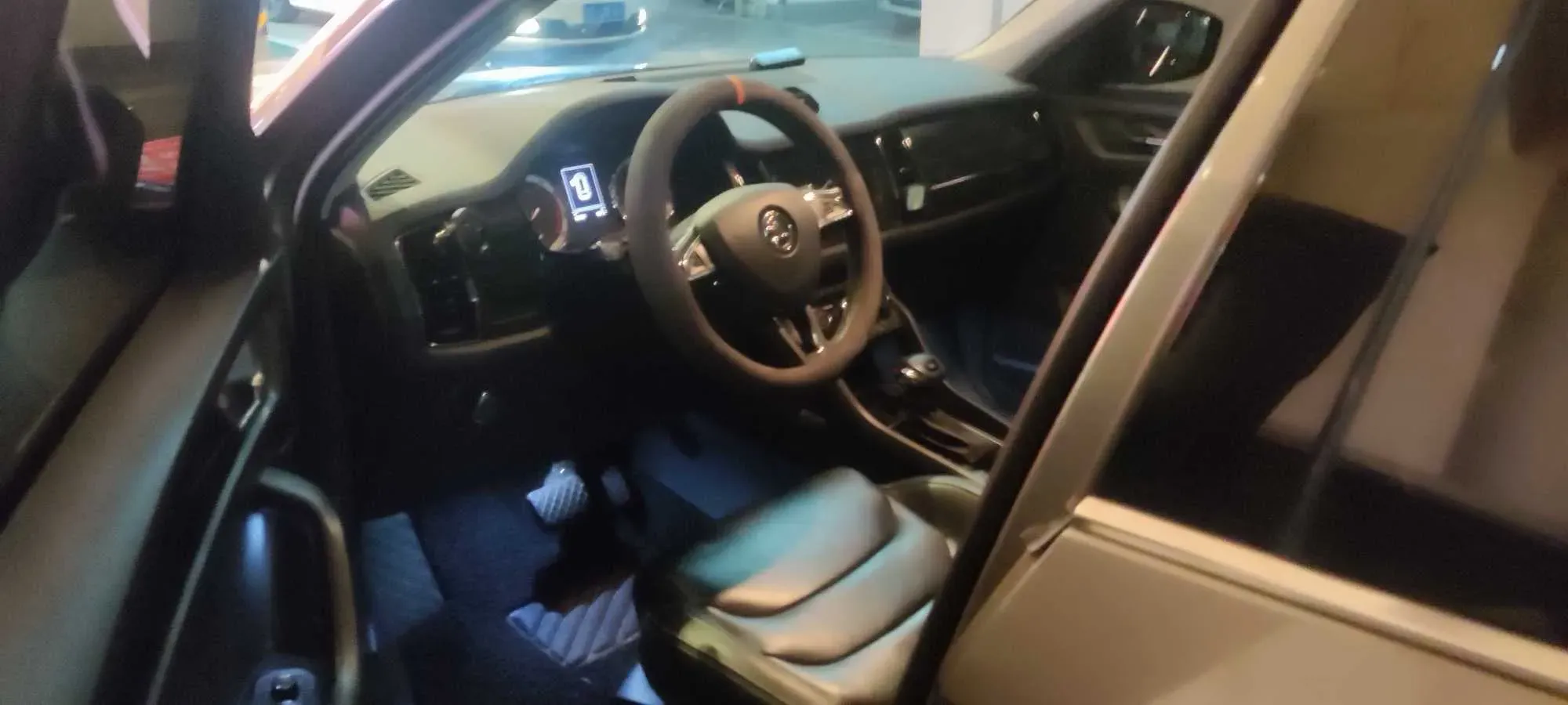 2018 Skoda Kodiak 2.0T 186HP L4 7DCT,autocango,china used car exporter,china ev exporter,chinese used car exporter,chinese used ev exporter