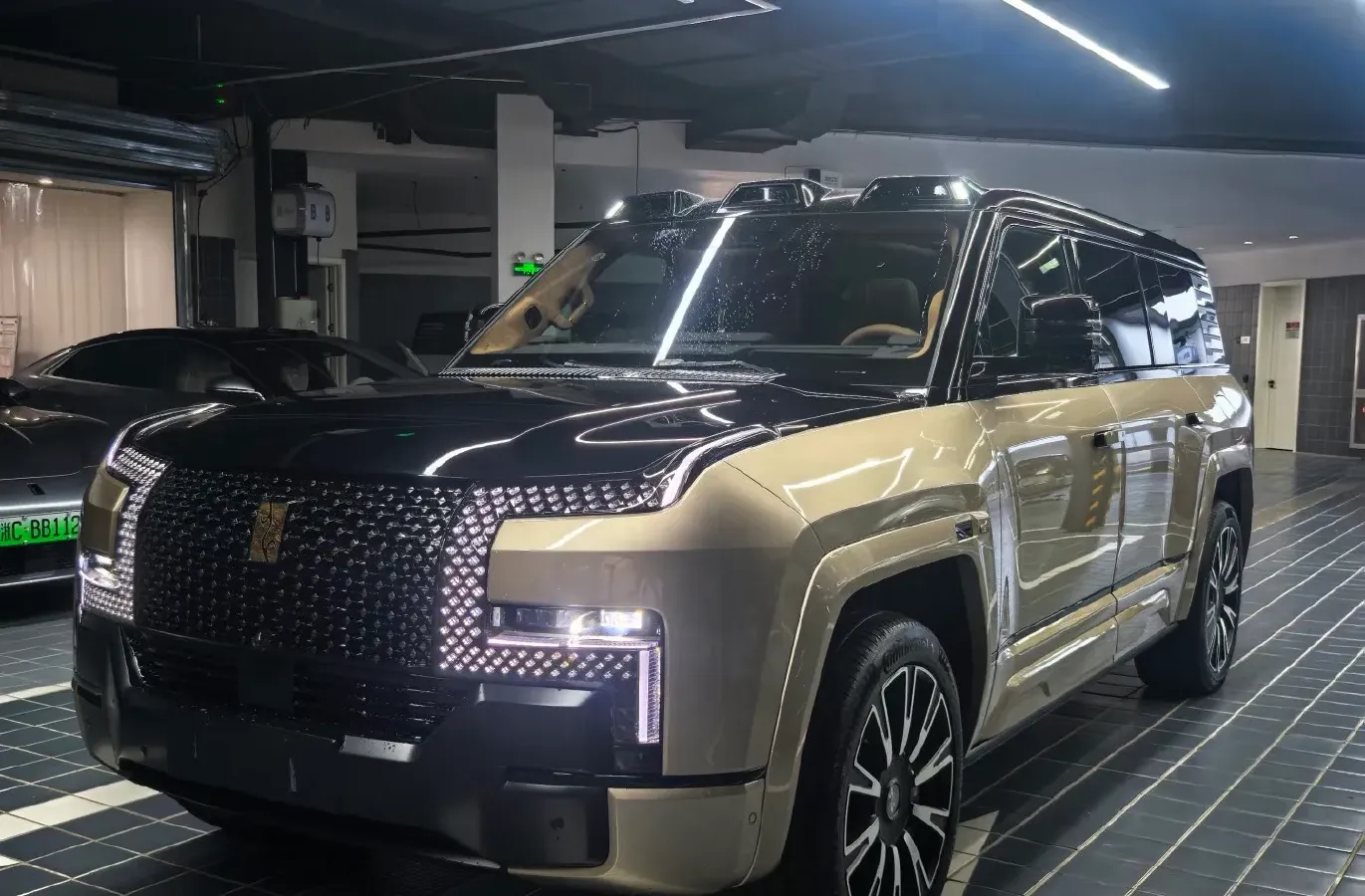 2025 YangWang U8 L REEV 272HP REEV,autocango,china used car exporter,china ev exporter,chinese used car exporter,chinese used ev exporter