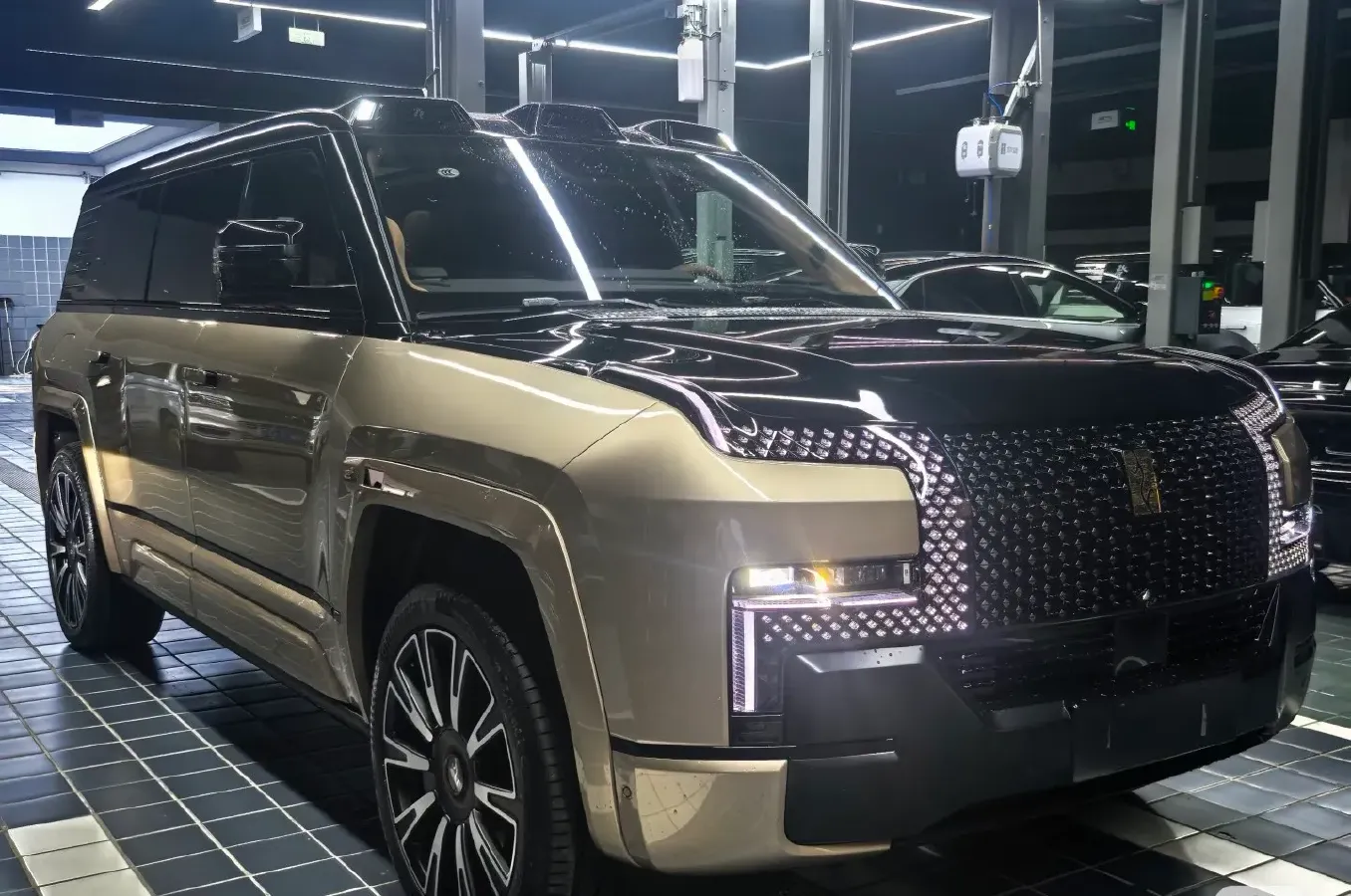 2025 YangWang U8 L REEV 272HP REEV,autocango,china used car exporter,china ev exporter,chinese used car exporter,chinese used ev exporter