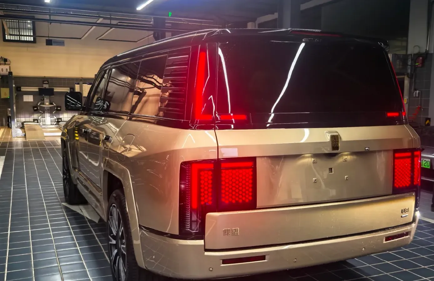 2025 YangWang U8 L REEV 272HP REEV,autocango,china used car exporter,china ev exporter,chinese used car exporter,chinese used ev exporter