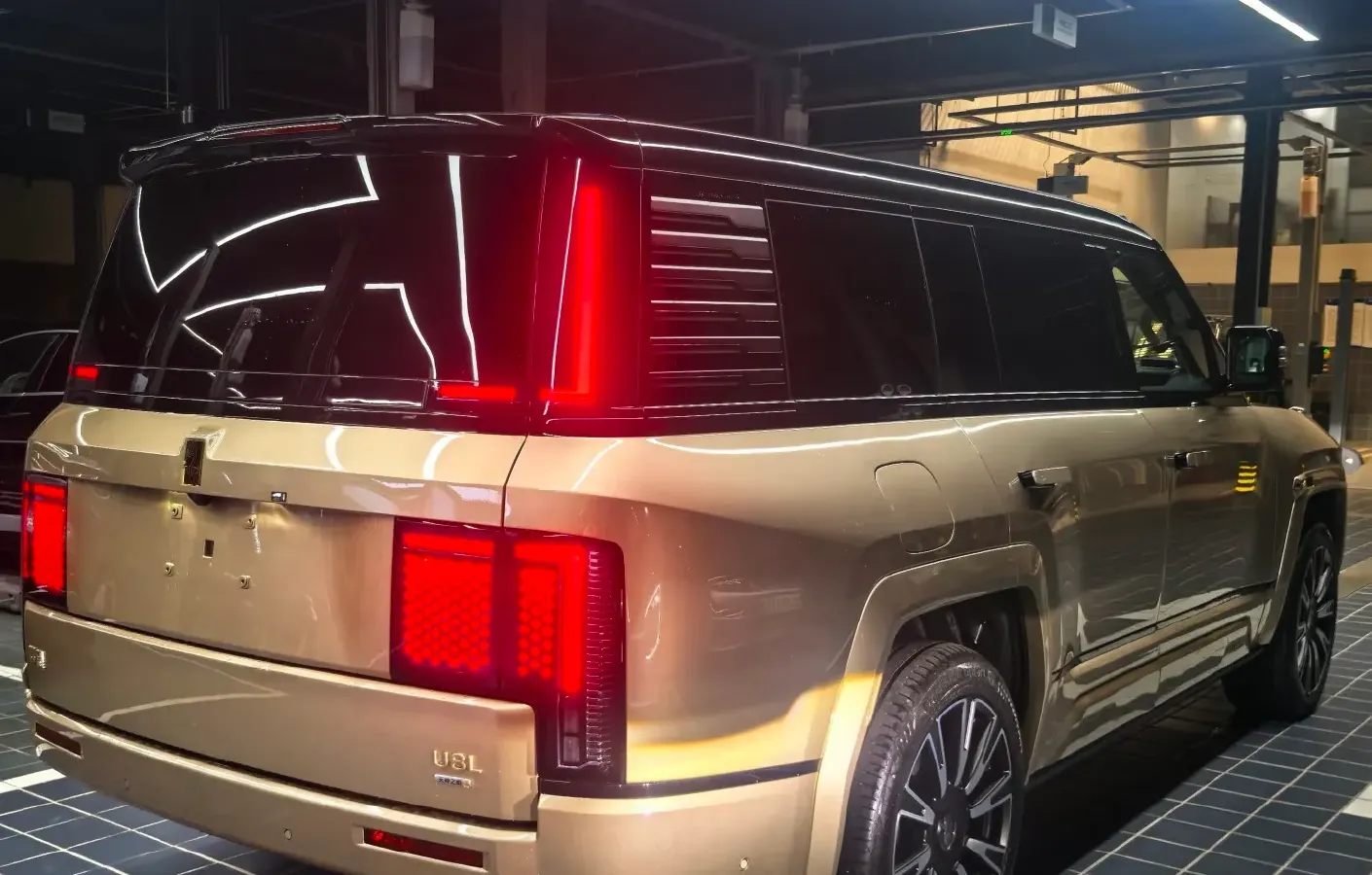 2025 YangWang U8 L REEV 272HP REEV,autocango,china used car exporter,china ev exporter,chinese used car exporter,chinese used ev exporter