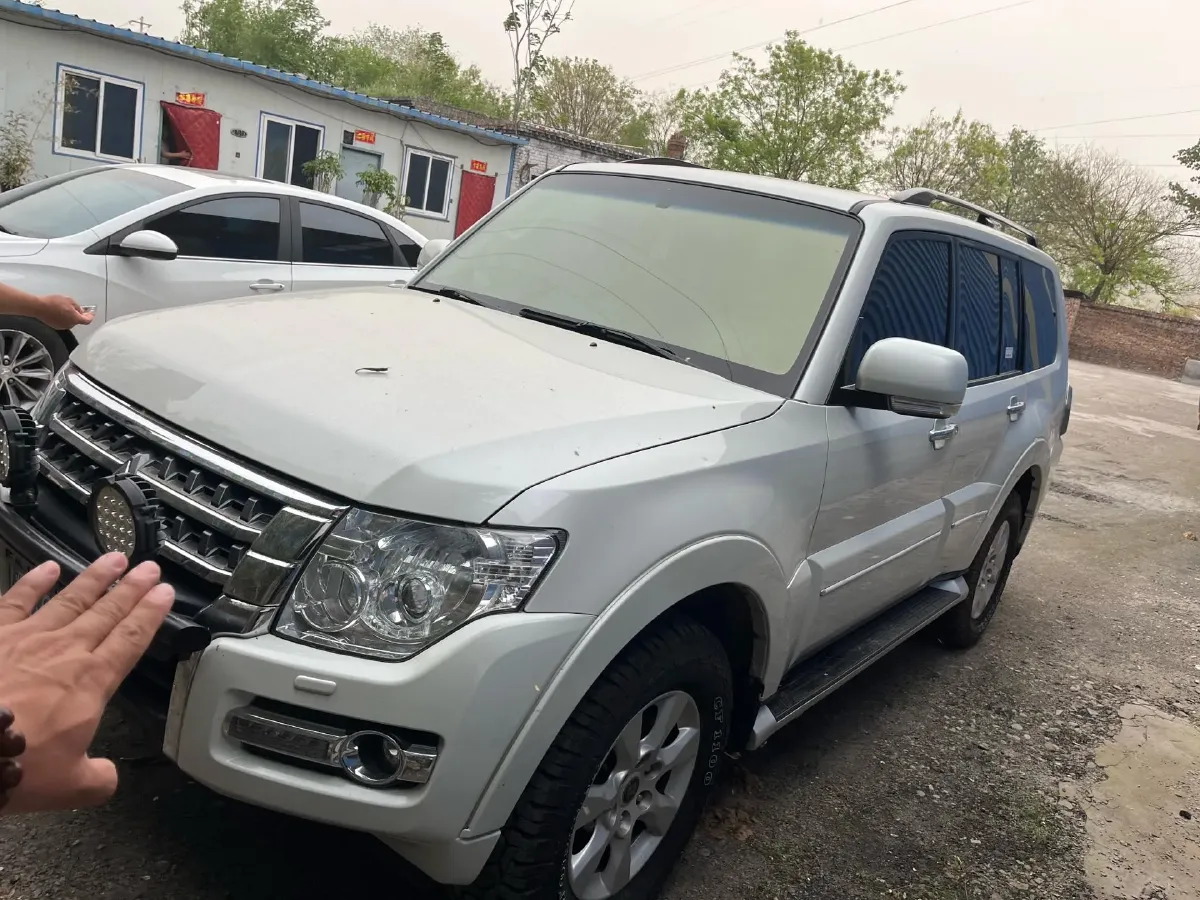 2019 Mitsubishi Pajero 3.0L 174HP V6 5AT,autocango,china used car exporter,china ev exporter,chinese used car exporter,chinese used ev exporter