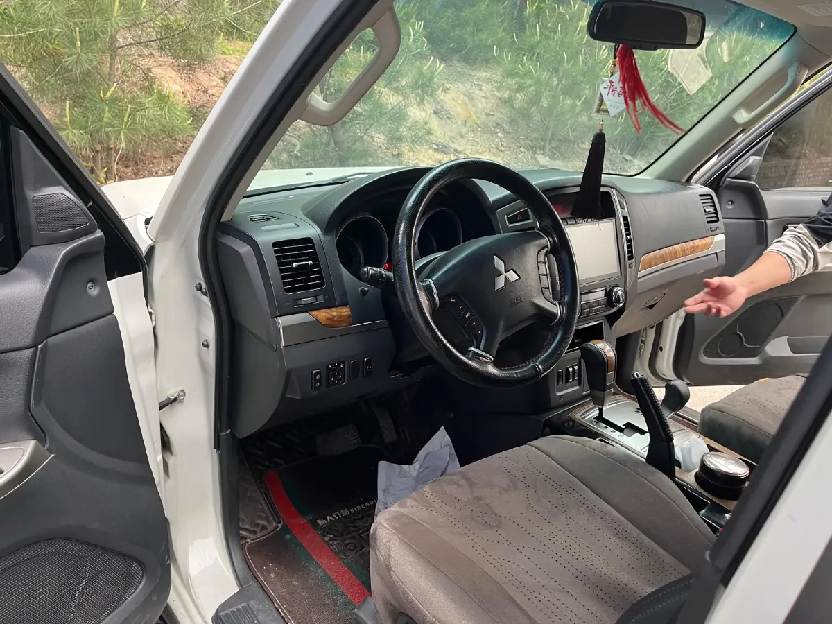 2019 Mitsubishi Pajero 3.0L 174HP V6 5AT,autocango,china used car exporter,china ev exporter,chinese used car exporter,chinese used ev exporter