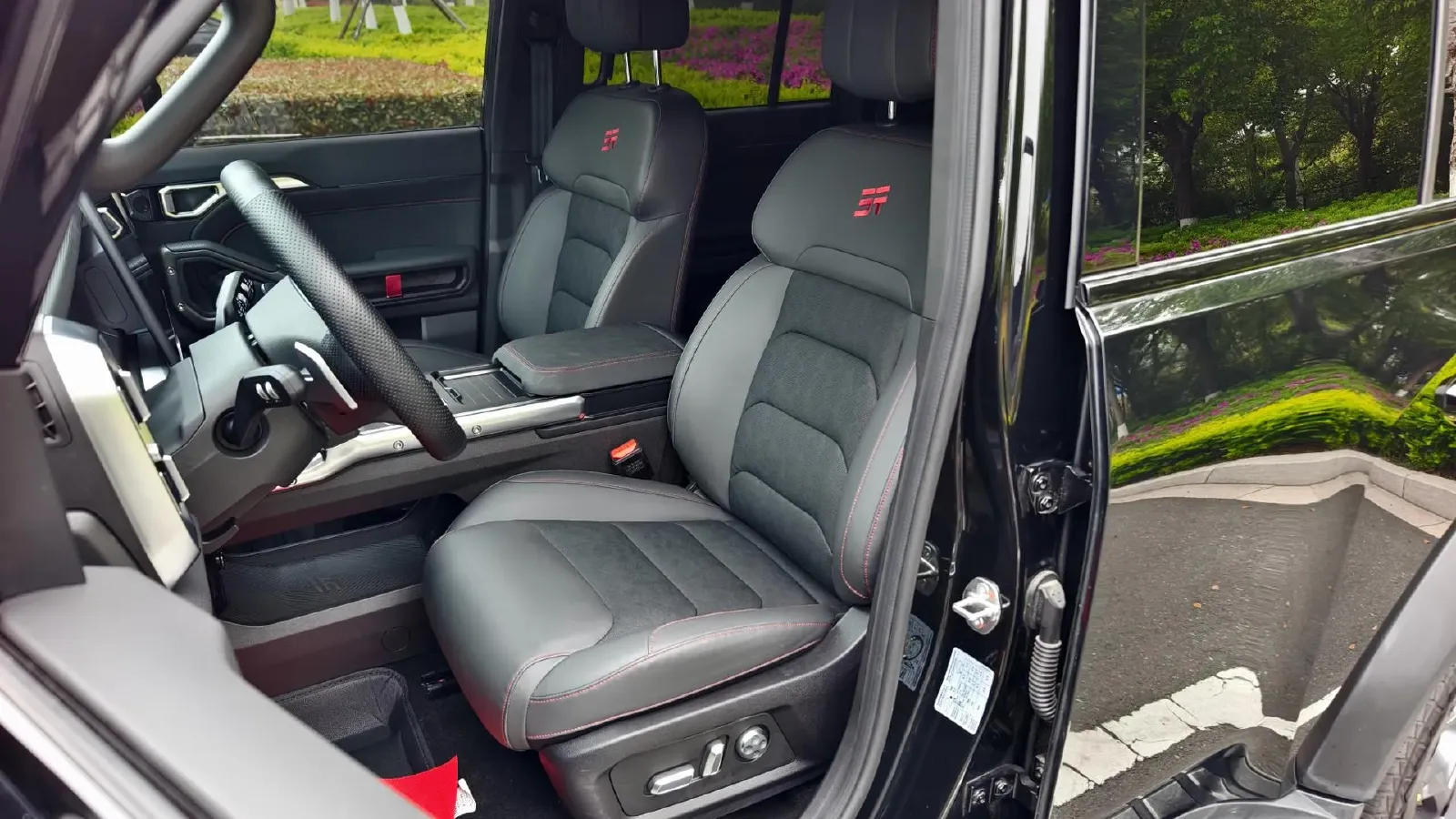 2023 Jetour Traveller 2.0T 254HP L4 7DCT,autocango,china used car exporter,china ev exporter,chinese used car exporter,chinese used ev exporter