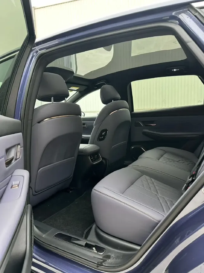 2025 BaoJun XiangJing 1.5T 143HP L4 1DHT PHEV,autocango,china used car exporter,china ev exporter,chinese used car exporter,chinese used ev exporter