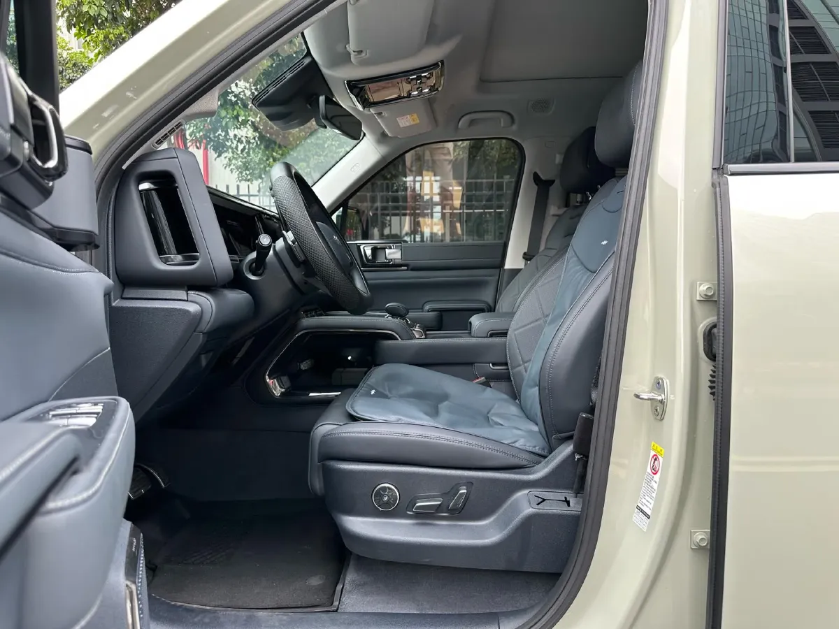 2025 FangChengBao Bao 5 1.5T 194HP L4 E-CVT PHEV 31.8KWH,autocango,china used car exporter,china ev exporter,chinese used car exporter,chinese used ev exporter