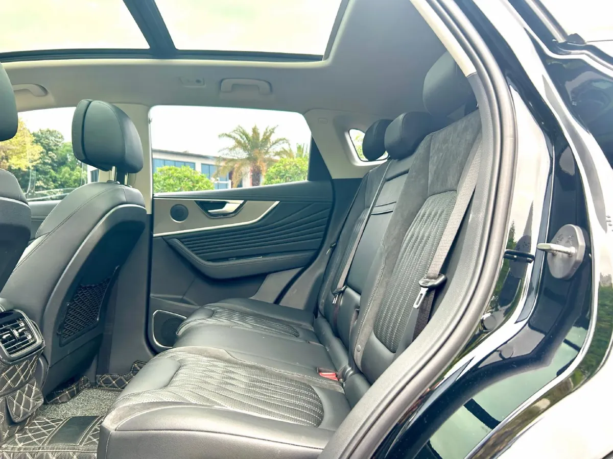 2023 HongQi HS5 2.0T 252HP L4 8AT,autocango,china used car exporter,china ev exporter,chinese used car exporter,chinese used ev exporter