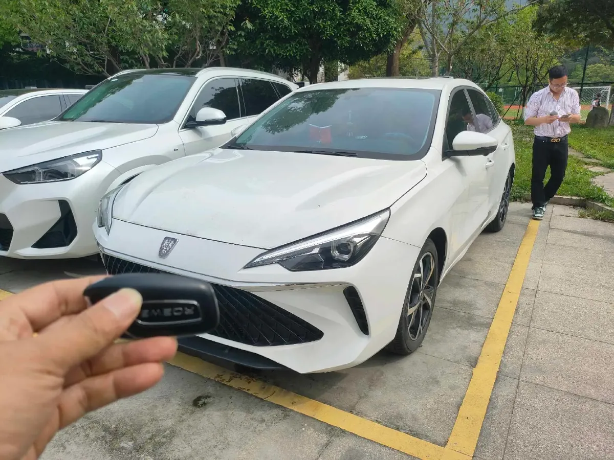 2023 Roewe i5 1.5L 129HP L4 CVT,autocango,china used car exporter,china ev exporter,chinese used car exporter,chinese used ev exporter