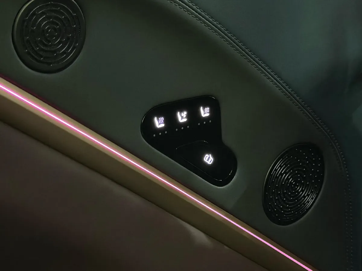 2025 Avatr 11 1.5T 156HP L4 REEV,autocango,china used car exporter,china ev exporter,chinese used car exporter,chinese used ev exporter