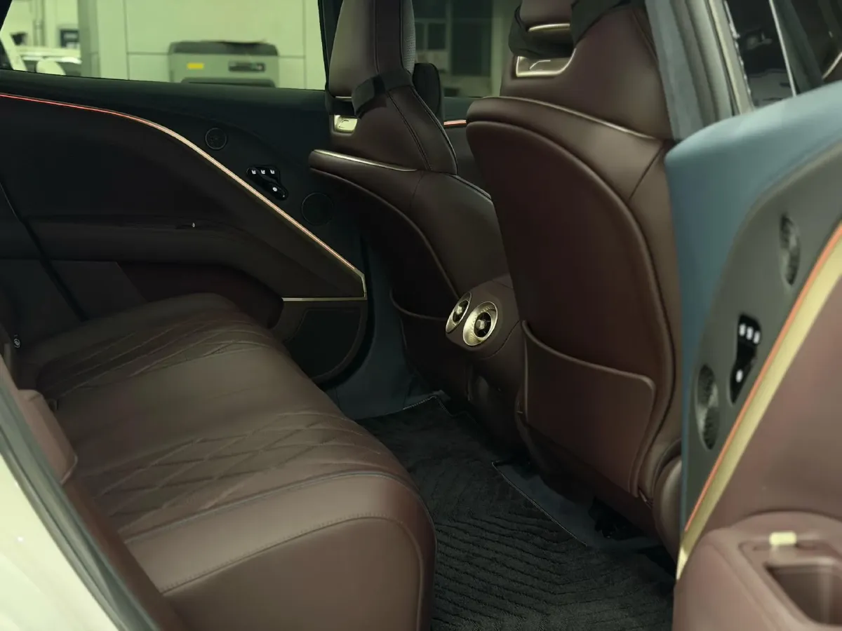 2025 Avatr 11 1.5T 156HP L4 REEV,autocango,china used car exporter,china ev exporter,chinese used car exporter,chinese used ev exporter