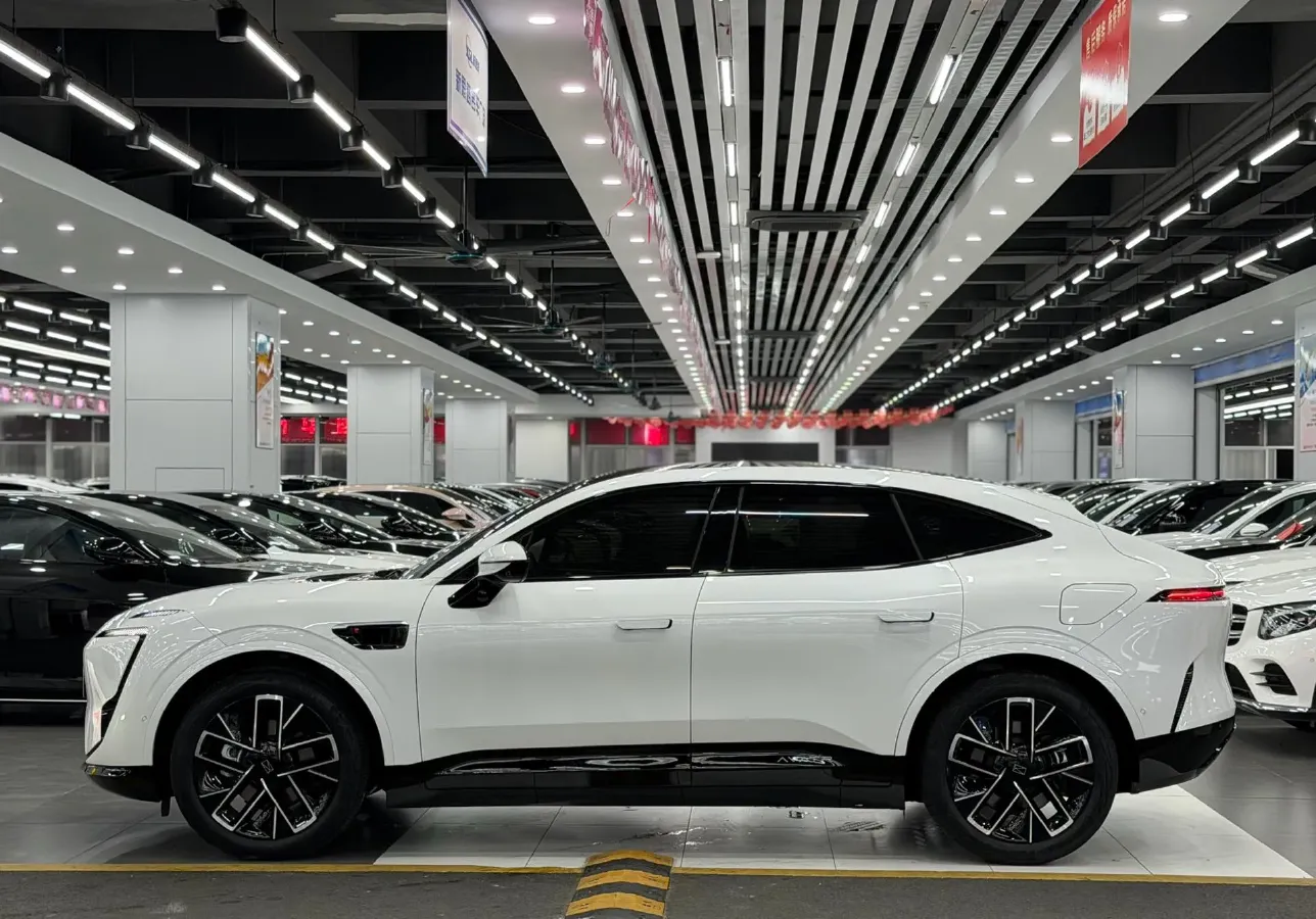 2025 Avatr 11 1.5T 156HP L4 REEV,autocango,china used car exporter,china ev exporter,chinese used car exporter,chinese used ev exporter