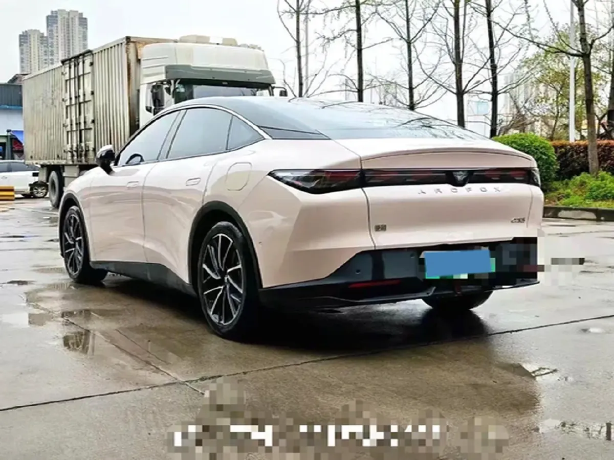 2024 ARCFOX αT5 BEV 79.2KWH,autocango,china used car exporter,china ev exporter,chinese used car exporter,chinese used ev exporter