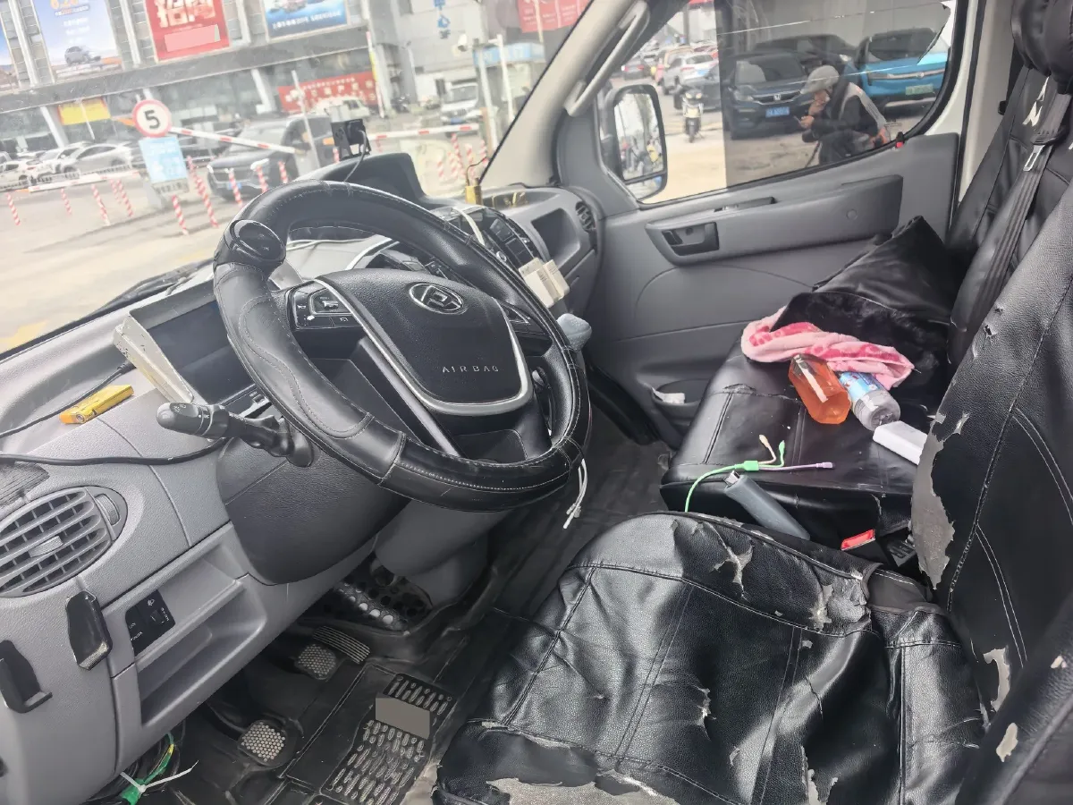 2019 MAXUS XinTu V80 2.0T 139HP L4 6MT,autocango,china used car exporter,china ev exporter,chinese used car exporter,chinese used ev exporter