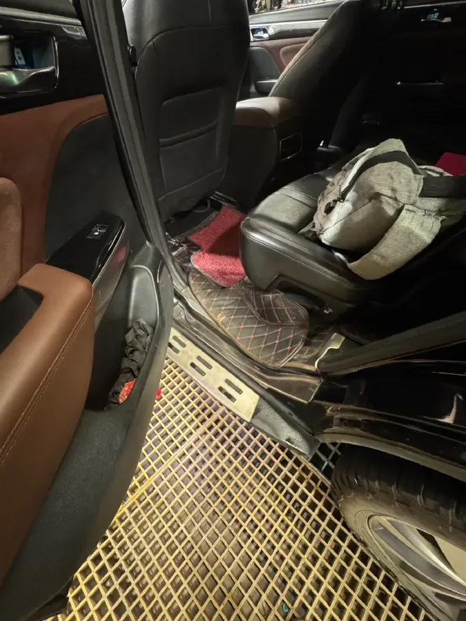 2017 GAC Trumpchi GS8 2.0T 201HP L4 6AT,autocango,china used car exporter,china ev exporter,chinese used car exporter,chinese used ev exporter